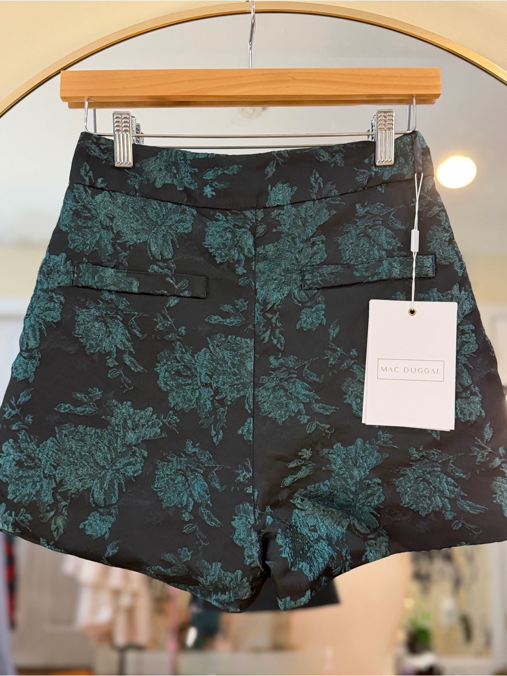 NWT MAC DUGGAL Bocrade Shorts R20878 ~ Size XS Embroidery w/Faux Back Pockets
